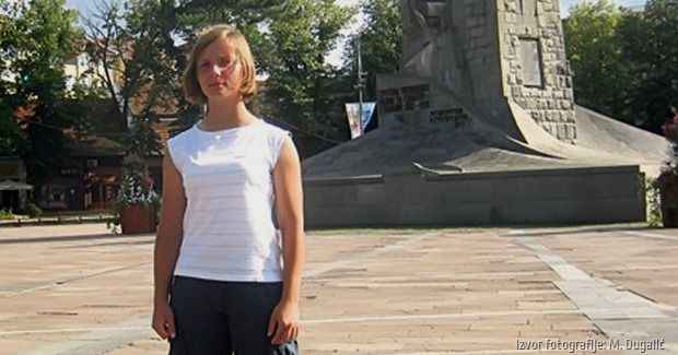 Milica Milenković iz Kraljeva, sve je učinila da bude primljena na Kriminalističko-policijsku akademiju u Beogradu. Ali, ni nakon upornog pripremanja ti snovi joj se nisu ostvarili, ne zbog nedovoljnog znanja i nesposobnosti nego usled proizvoljne ocene ili činjenice da neko iz njene uže familije ima „mrlju” u biografiji.