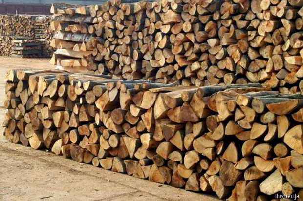 Najveći broj domaćinstava i ove zime grejaće se na čvrsta goriva. Ovo je i dalje najjeftiniji vid grejanja, a cena energenata nije menjana u odnosu na prethodnu godinu