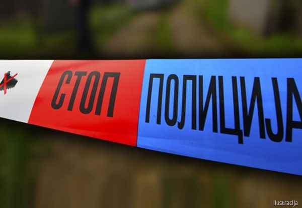 Do nezgode je došlo kada je 33 - godišnji vozač "BMV" iz Kraljeva, vozeći iz pravca&nbsp; grada, udario u pešaka koji je prelazio kolovoz. Pešak, koji&nbsp; je ovom prilikom zadobio teške telesne povrede, odmah je prevezen u kraljevačku bolnicu, gde je oko ponoći preminuo.