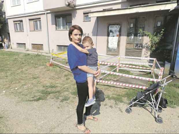 Namerava da ceo slučaj istera do kraja: Ana Petrović sa sinom