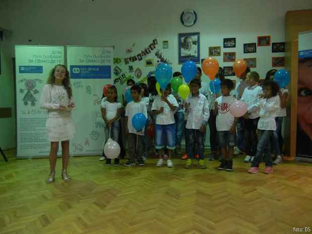 SOS dečije selo kroz svet himni