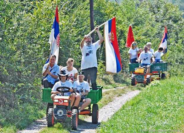 Učesnici su se okupili u Progorelici kod preduzeća “Pantelić” a tačno u podne nakon intoniranja himne Bože pravde i prigodnog kulturno-umetničkog programa, 47 motokultivatora sa zastavama Srbije i brojnom posadom krenulo je u svečanu vožnju. “Frezijada” je najpre zaposela Ibarsku magistralu krećući se do “Hyundai Marić centra”. Potom je seoskim putevima išla kroz Progorelicu, u krug, do livade kraj “Bugarske česme”. Nakon zavrženog defilea vozači motokultivatora su sa gostima odigrali “Šofersko kolo” i počastili se hranom i pićem pod šatorom a sve učesnike zabavljao je muzički bend.