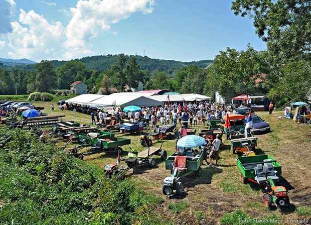 Učesnici su se okupili u Progorelici kod preduzeća “Pantelić” a tačno u podne nakon intoniranja himne Bože pravde i prigodnog kulturno-umetničkog programa, 47 motokultivatora sa zastavama Srbije i brojnom posadom krenulo je u svečanu vožnju. “Frezijada” je najpre zaposela Ibarsku magistralu krećući se do “Hyundai Marić centra”. Potom je seoskim putevima išla kroz Progorelicu, u krug, do livade kraj “Bugarske česme”. Nakon zavrženog defilea vozači motokultivatora su sa gostima odigrali “Šofersko kolo” i počastili se hranom i pićem pod šatorom a sve učesnike zabavljao je muzički bend.