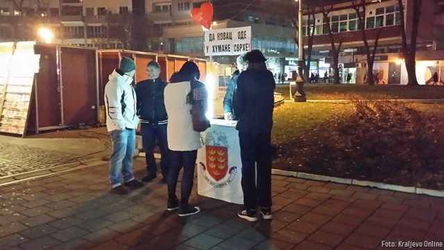 Potpisivanje peticije u centru grada