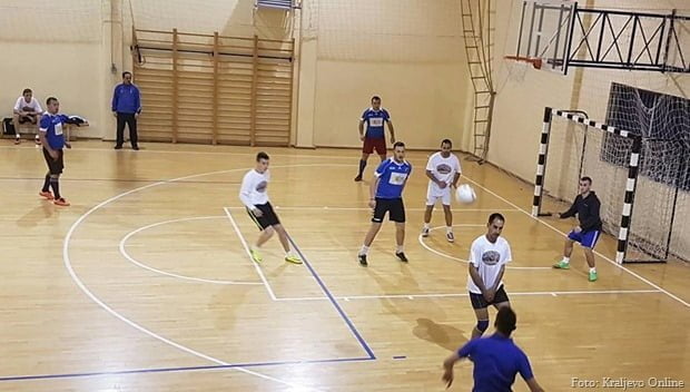 Humanitarna manifestacija se održava u hali osnovne škole Milun Ivanović u Ušću od 3. – 8. januara 2017. godine. Fudbalski turnir je okupio 19 ekipa u kategorijama seniori, učenici od petog do osmog razreda kao i ekipe učenika od 1.-4. razreda osnovne škole. Pored ekipa iz Mesne zajednice Ušće na turniru učestvujui ekipe iz mesnih zajednica Mlanča i Polumir a učešće je uzela i ekipa Raduhovce San post iz Crkvina kod Tutina sa kojima Mesna zajednica Ušće i ušćanska omladina održava dobre prijateljske odnose.