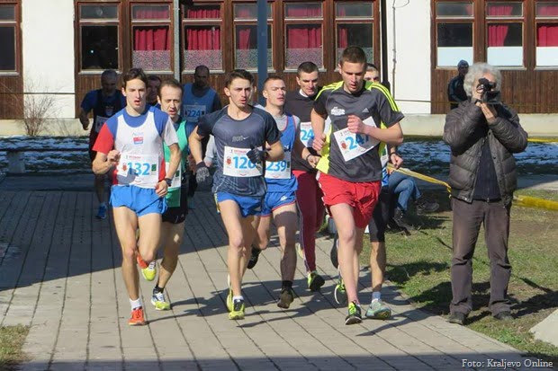 Sretenjska atletska trka Ušće Start i cilj trke je ispred sportske hale Osnovne škole “Milun Ivanović” i takmičari će se ulicama 7. jula i Miluna Ivanovića boriti za najboljeg u preko dvadesetak kategorija: od dece predškolskog uzrasta, učenika osnovnih škola, juniora, seniora, veterana i rudara. Jedan krug je dugačak 600 metara a, zavisno od kategorija, trčaće se 600, 1200, 1800 i 3.000 metara.