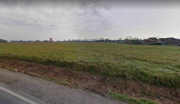 Ratarsko imanje pogled sa Ibarske magistrale ka vodotornju Ratarsko imanje pogled sa Ibarske magistrale ka vodotornju