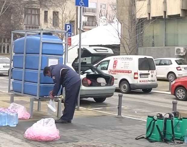 Rezervoar sa dezinfekcionim sredstvom