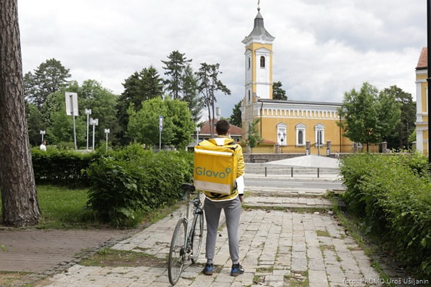 GLOVO USLUGA SADA I U KRALJEVU » Kraljevo Online SVETSKI TREND STIGAO U KRALJEVO: Od sada je moguće poručivanje hrane, namirnica i BILO ČEGA na kućnu adresu