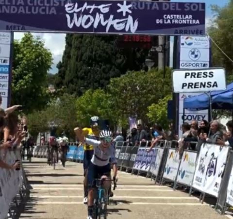 Srpska reprezentativka, biciklistkinja profesionalnog tima "Movistar" Jelena Erić, (koja je ponikla u Biciklističkom klubu "Metalac" Kraljevo, pobedila u poslednjoj, trećoj etapi međunarodne biciklističke trke "Vuelta Andaluzija Ruta del solo", potvrdivši svetsku klasu!