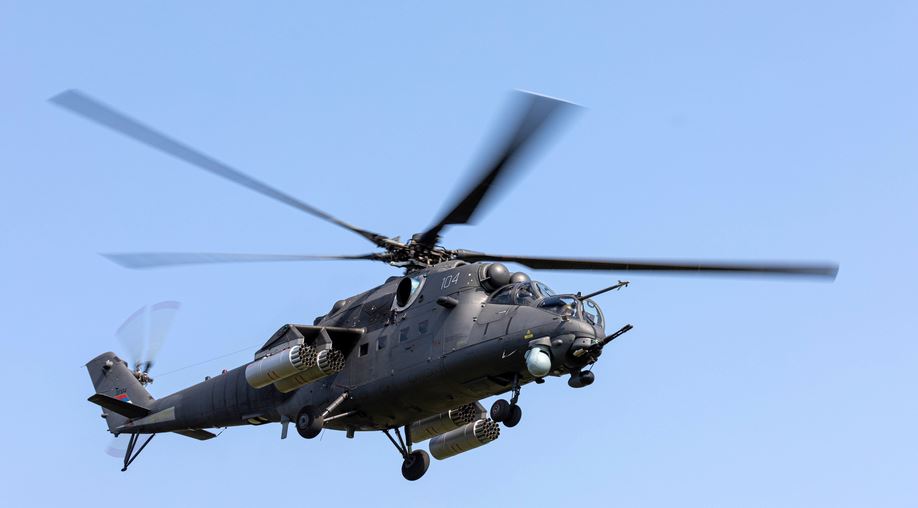 Reč je o trenažnoj obuci na helikopterima Mi-35 i „gama“, koja se realizuje radi održavanja i podizanja nivoa osposobljenosti pilota za izvršavanje letačkih zadataka i borbenu upotrebu helikoptera u svim uslovima.