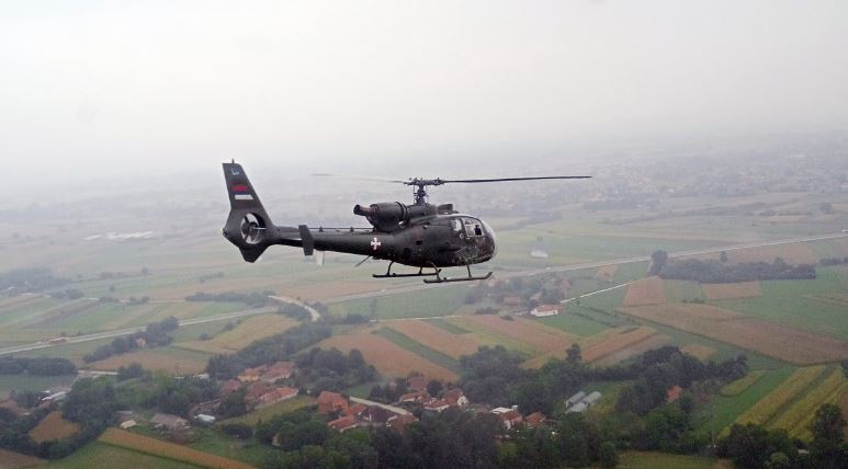 U širem rejonu Kraljeva i na vojnom aerodromu „Morava“ u Lađevcima u toku je redovna letačka obuka na borbenim helikopterima koji se nalaze u naoružanju 98. vazduhoplovne brigade.
