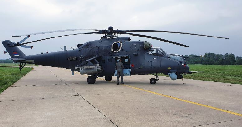 U širem rejonu Kraljeva i na vojnom aerodromu „Morava“ u Lađevcima u toku je redovna letačka obuka na borbenim helikopterima koji se nalaze u naoružanju 98. vazduhoplovne brigade.