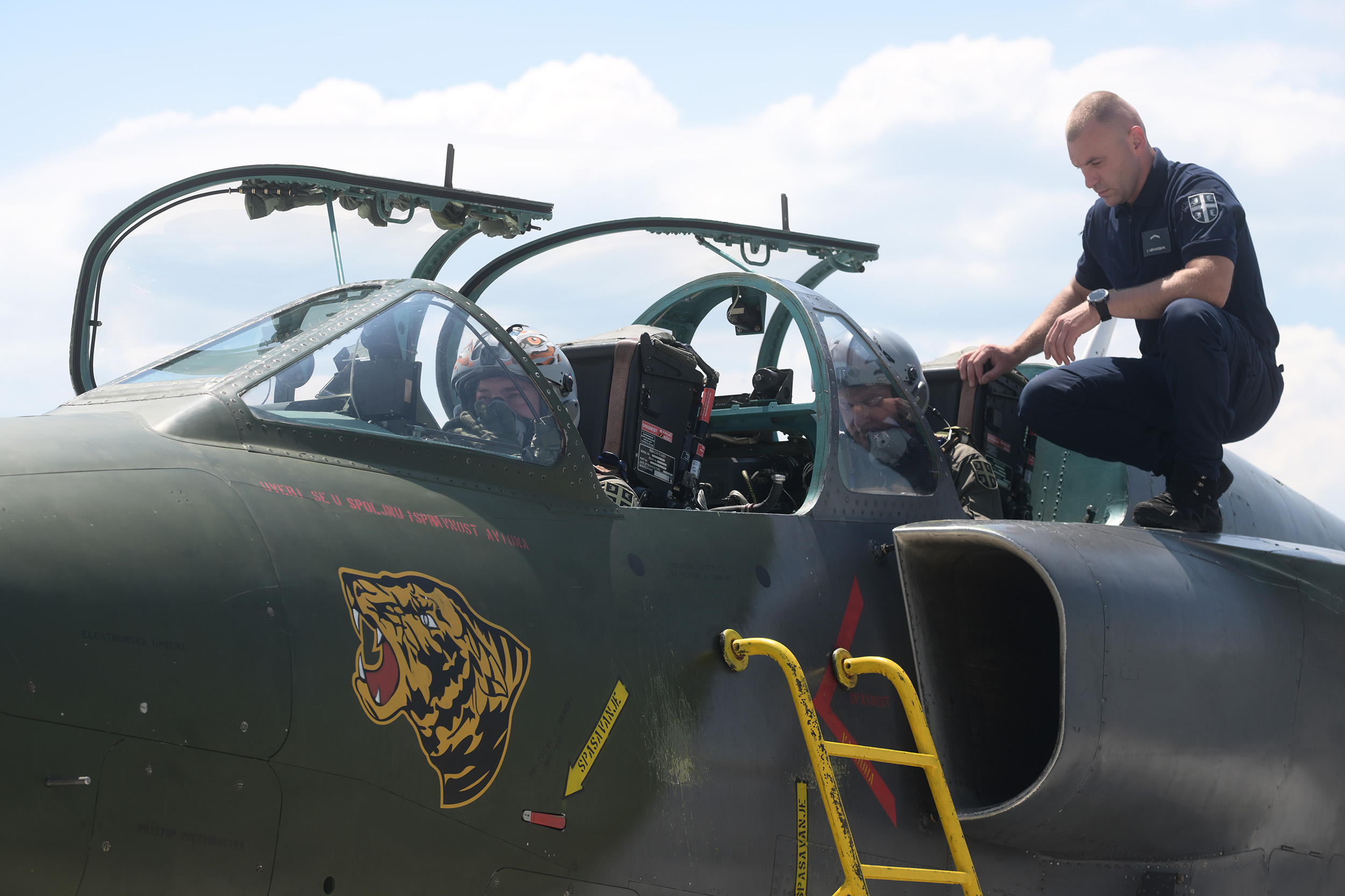 ESKADRILA ORLOVA NA "MORAVI" » Kraljevo Online Kako pojašnjava komandant 241. lovačko-bombarderske avijacijske eskadrile potpukovnik Saša Stojiljković, pilotski poziv se jednostavno voli.