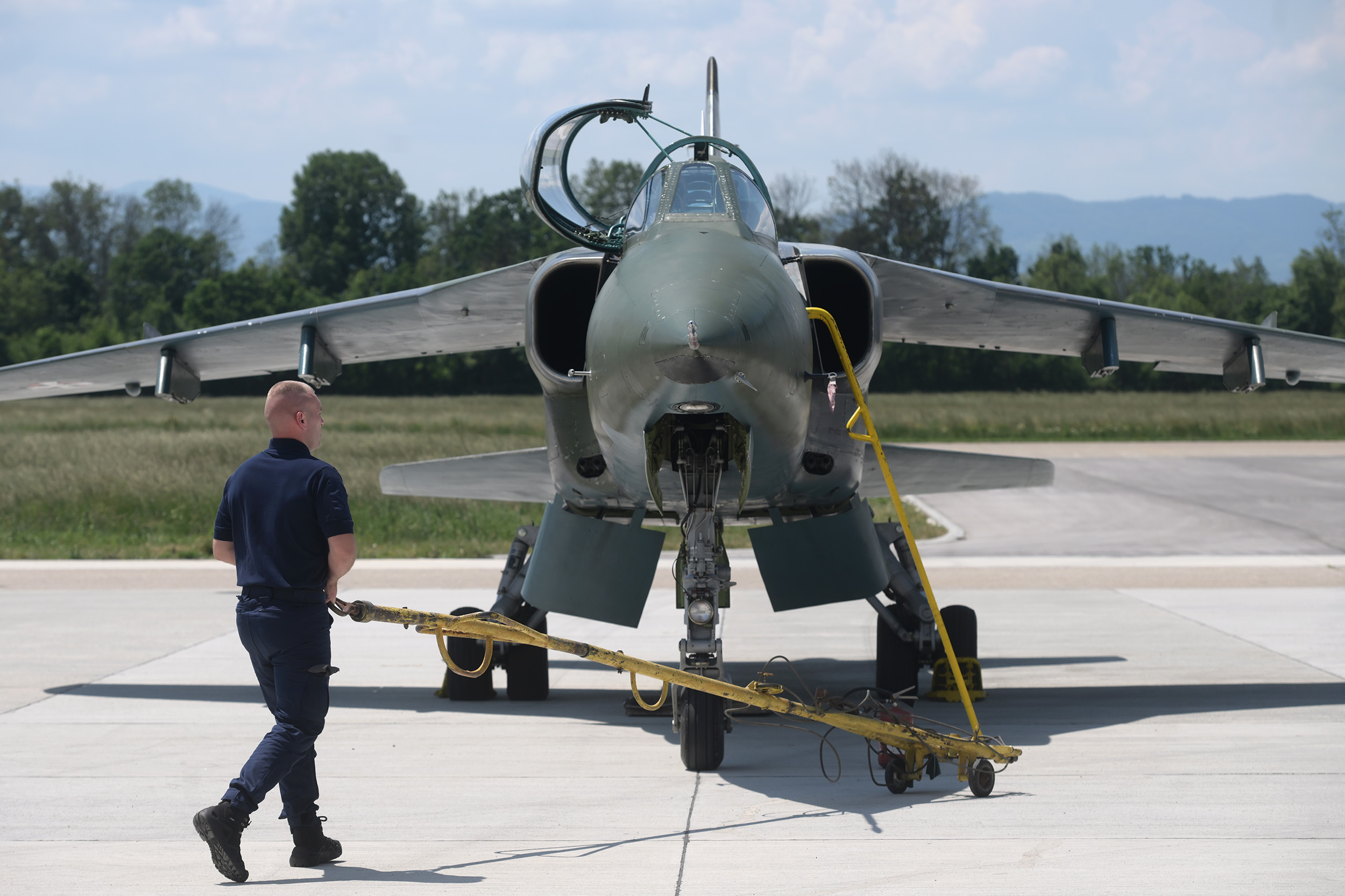 ESKADRILA ORLOVA NA "MORAVI" » Kraljevo Online Kako pojašnjava komandant 241. lovačko-bombarderske avijacijske eskadrile potpukovnik Saša Stojiljković, pilotski poziv se jednostavno voli.