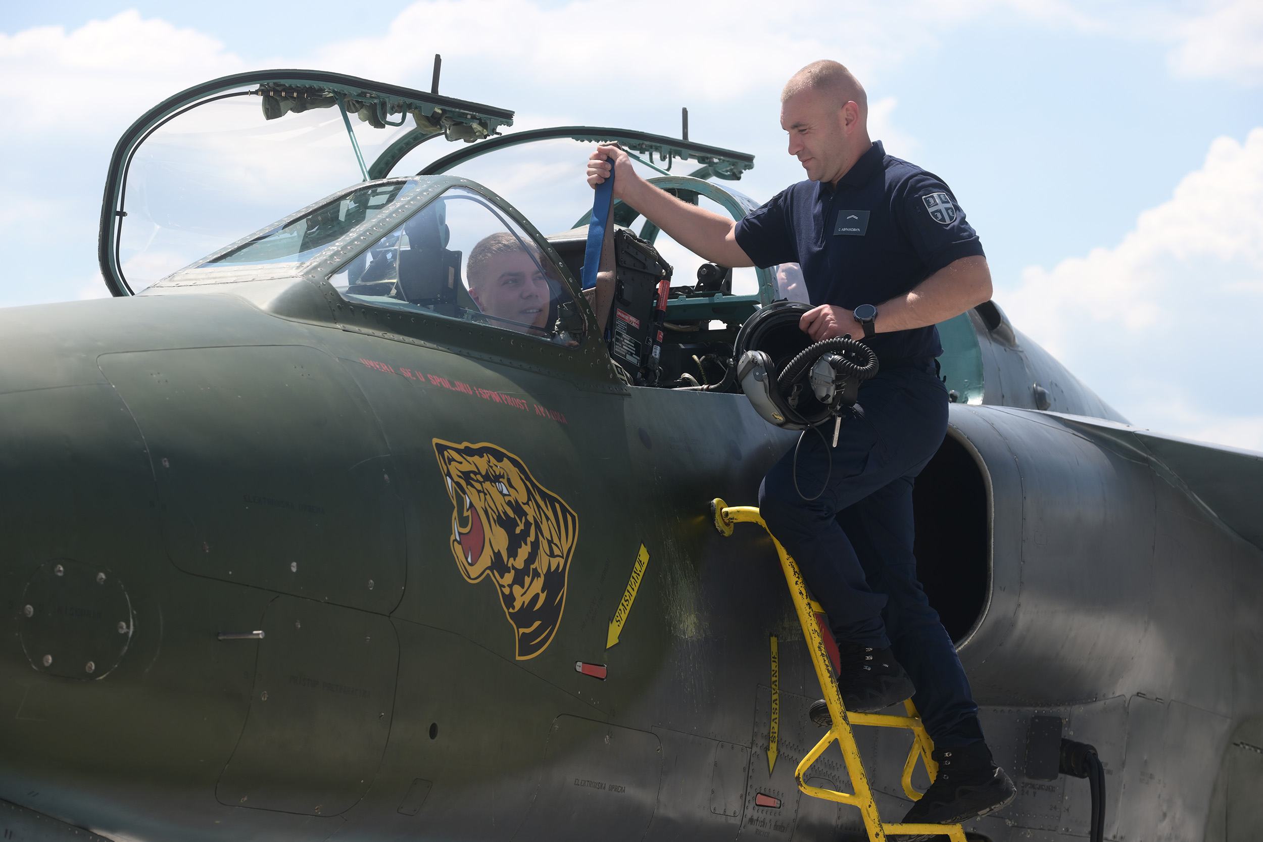 ESKADRILA ORLOVA NA "MORAVI" » Kraljevo Online Kako pojašnjava komandant 241. lovačko-bombarderske avijacijske eskadrile potpukovnik Saša Stojiljković, pilotski poziv se jednostavno voli.