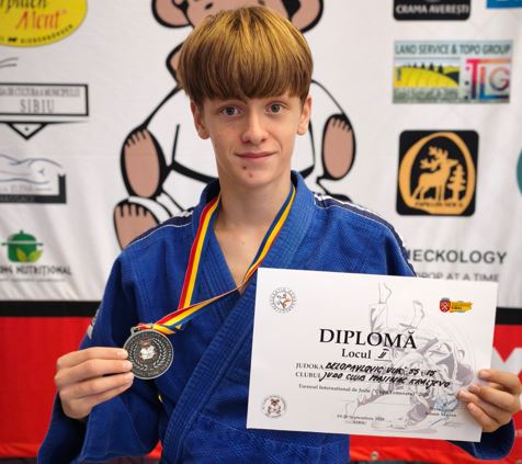 KRALJEVAČKI DŽUDISTI BLISTALI U SIBIU » Kraljevo Online Četiri srebra i dve bronze – bilans je sa kojim su se takmičari Džudo kluba „Mašinac“ iz Kraljeva vratili sa međunarodnog turnira „Cupa Temerarul“ u rumunskom Sibiu.
