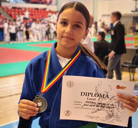 KRALJEVAČKI DŽUDISTI BLISTALI U SIBIU » Kraljevo Online Četiri srebra i dve bronze – bilans je sa kojim su se takmičari Džudo kluba „Mašinac“ iz Kraljeva vratili sa međunarodnog turnira „Cupa Temerarul“ u rumunskom Sibiu.