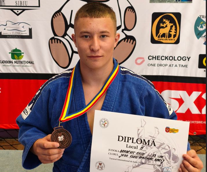 KRALJEVAČKI DŽUDISTI BLISTALI U SIBIU » Kraljevo Online Četiri srebra i dve bronze – bilans je sa kojim su se takmičari Džudo kluba „Mašinac“ iz Kraljeva vratili sa međunarodnog turnira „Cupa Temerarul“ u rumunskom Sibiu.