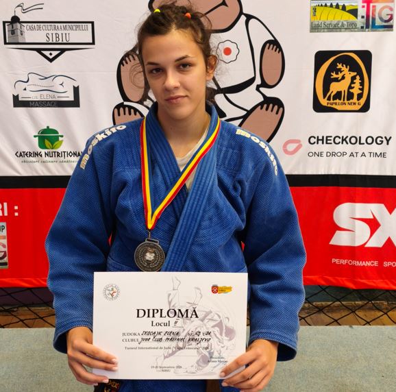 KRALJEVAČKI DŽUDISTI BLISTALI U SIBIU » Kraljevo Online Četiri srebra i dve bronze – bilans je sa kojim su se takmičari Džudo kluba „Mašinac“ iz Kraljeva vratili sa međunarodnog turnira „Cupa Temerarul“ u rumunskom Sibiu.